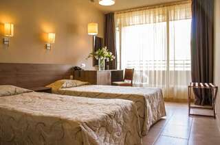 Отель Hotel Gladiola Золотые Пески Двухместный номер с 2 отдельными кроватями и балконом-3